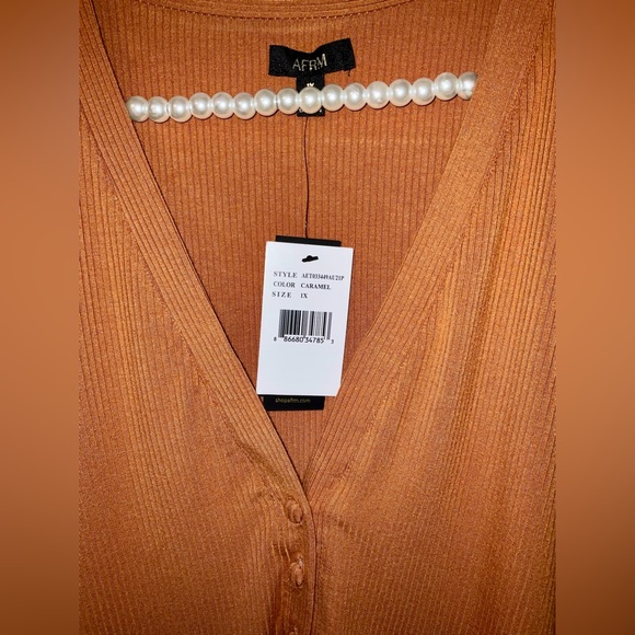 AFRM Arbor ribbed henley top - size 1x - nwt in the color caramel - Picture 4 of 11